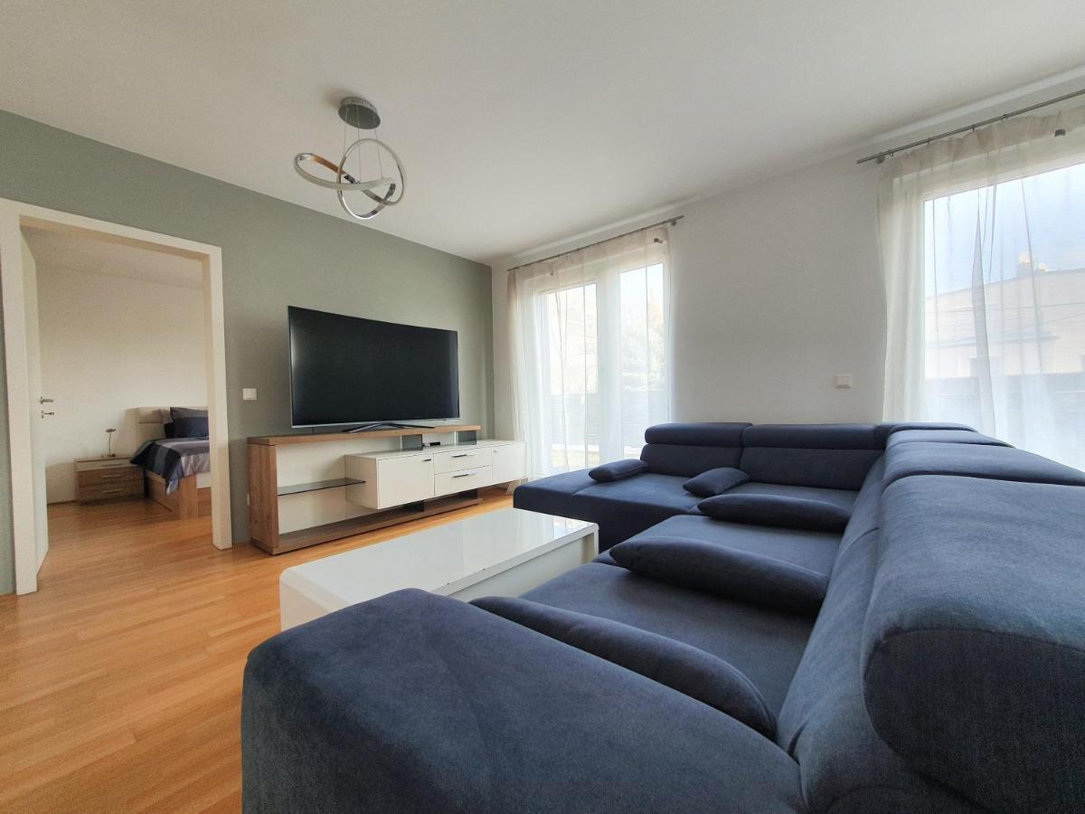 Near Lake Spacious & Furnished Beautiful Apartment Wien Exteriör bild