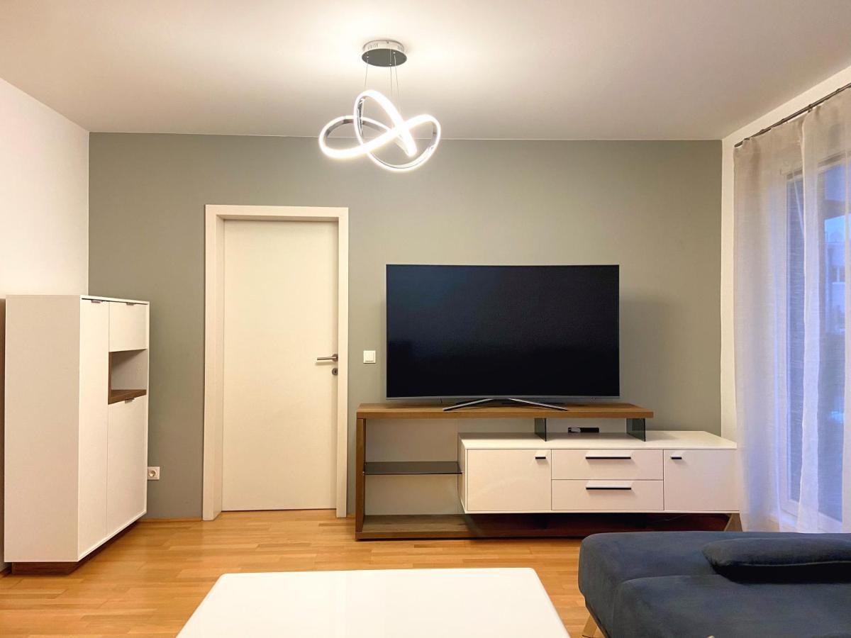 Near Lake Spacious & Furnished Beautiful Apartment Wien Exteriör bild
