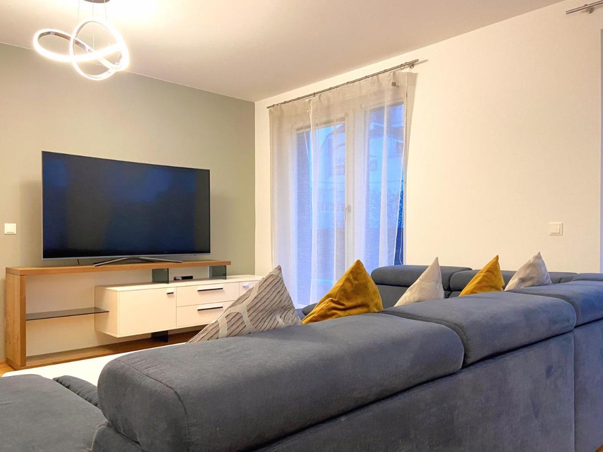 Near Lake Spacious & Furnished Beautiful Apartment Wien Exteriör bild