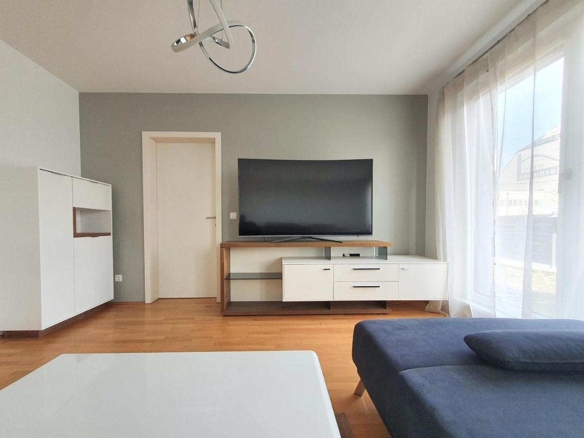 Near Lake Spacious & Furnished Beautiful Apartment Wien Exteriör bild
