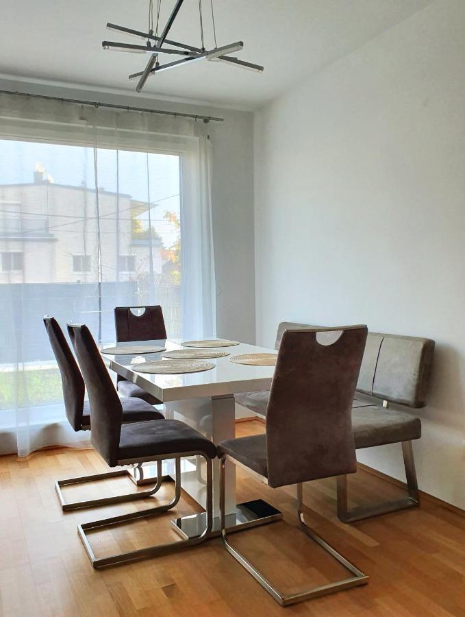 Near Lake Spacious & Furnished Beautiful Apartment Wien Exteriör bild