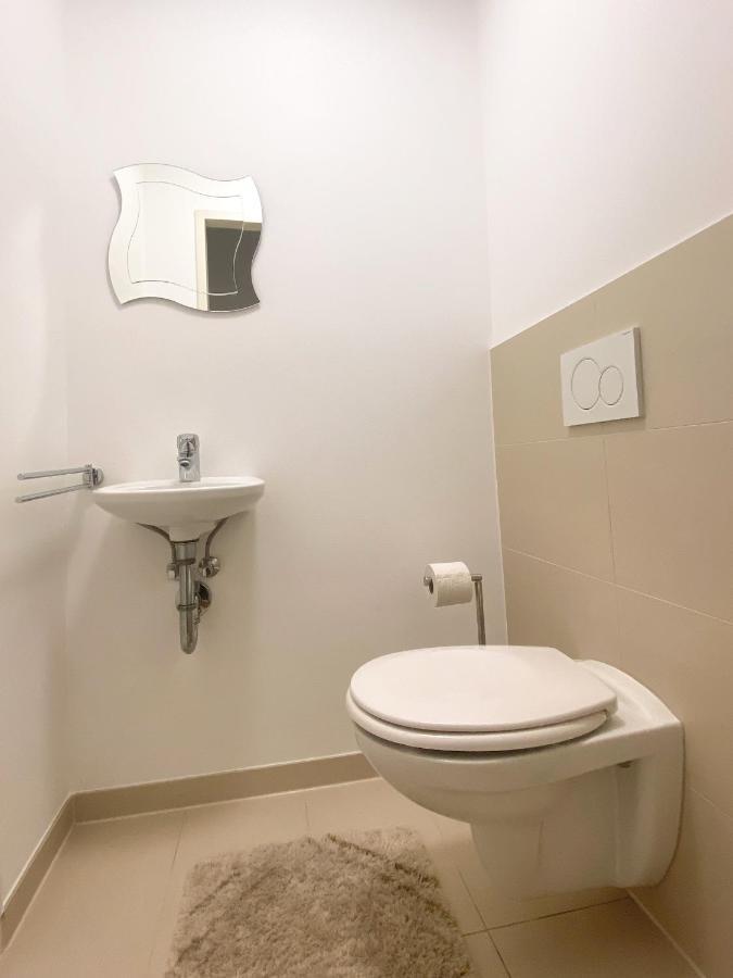 Near Lake Spacious & Furnished Beautiful Apartment Wien Exteriör bild