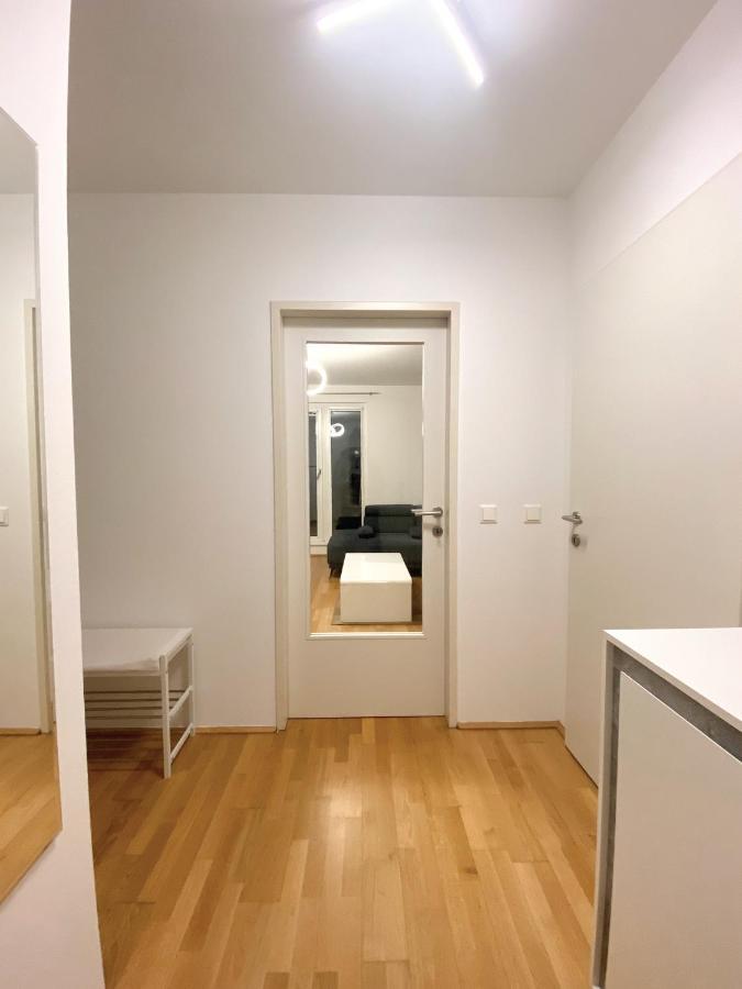 Near Lake Spacious & Furnished Beautiful Apartment Wien Exteriör bild
