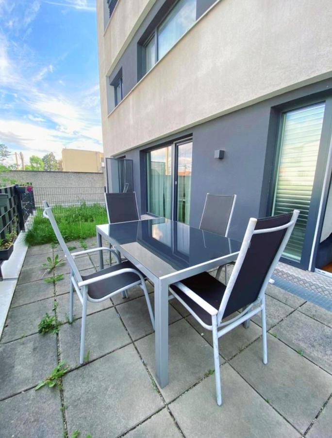 Near Lake Spacious & Furnished Beautiful Apartment Wien Exteriör bild